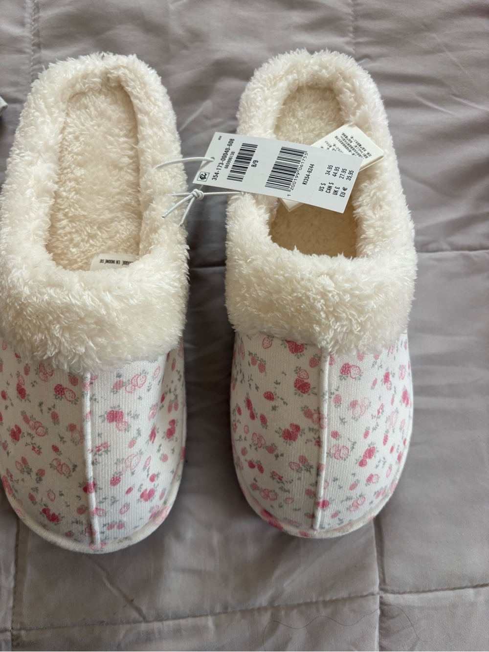 Brand New! Cozy Hollister Cream Fleece-Lined Slippers with Pink Floral Print